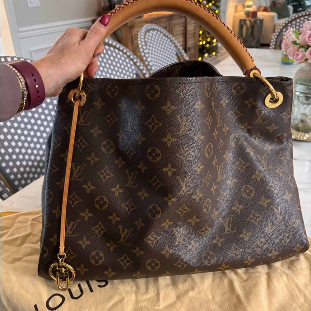 Authentic Louis Vuitton Artsy